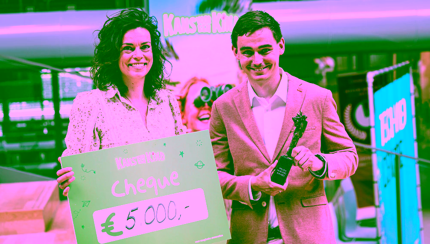 Monique Tabak en Mattiènne van der Kamp ontvangen eerste Willem Hoevers Award