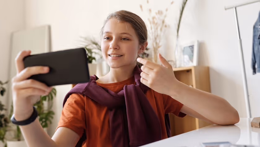 What do we know about the roles of digital literacy and online resilience in fostering young people’s wellbeing?