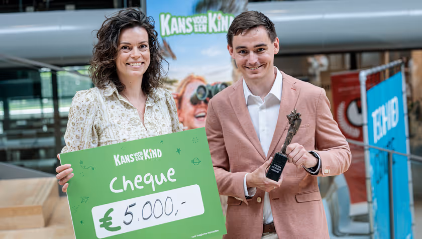 Monique Tabak en Mattiènne van der Kamp ontvangen eerste Willem Hoevers Award