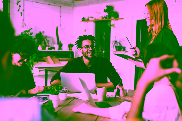 studens-working-on-digital-business-analytics