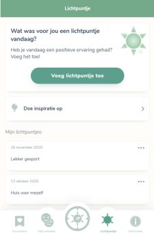 Screenshot uit de app Compas-Y. Bovenaan staat 'voeg lichtpuntje toe',  daaronder 'doe inspiratie op' en daaronder een lijst met eerder ingevulde lichtpuntjes.