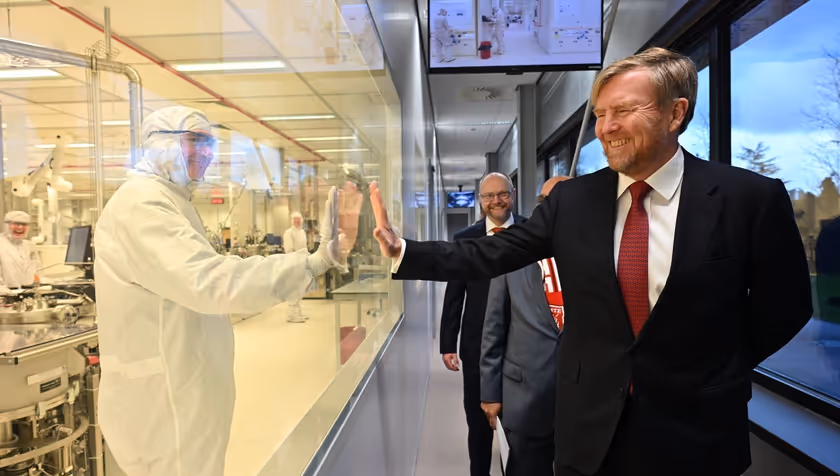 Werkbezoek Koning aan MESA+ Nanolab Universiteit Twente