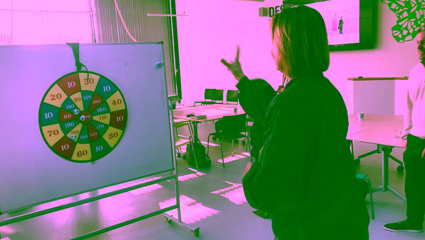 Digitalization directors play Darts at UT