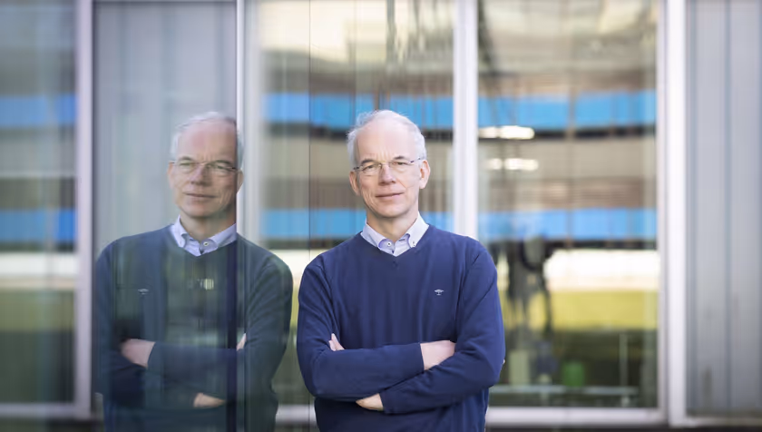 How tiny droplets can deform ice