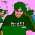 Boy wearing a University of Twente sweater behind his laptop