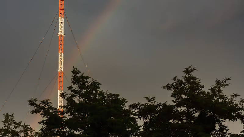 Picture showing a cell tower