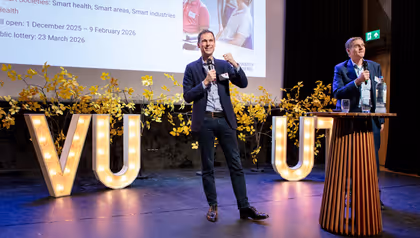 VU-UT persons on stage