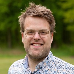 Dr Bastian van den Bout