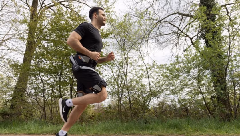 24 UT staff members take on the Batavierenrace with exoskeletons
