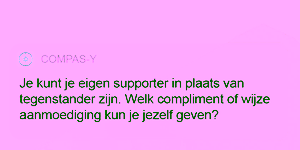 Notificatie van de app Compas-Y. Tekst: Je kunt je eigen supporter in plaats van tegenstander zijn. Welk compliment of wijze aanmoediging kun je jezelf geven?