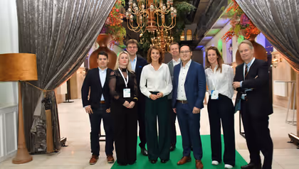 Minister Hermans & Consortium representatives SLDBatt in Rotterdam