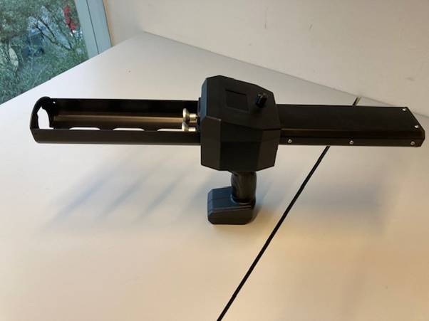 A black machine on a white surfaceAI-generated content may be incorrect.