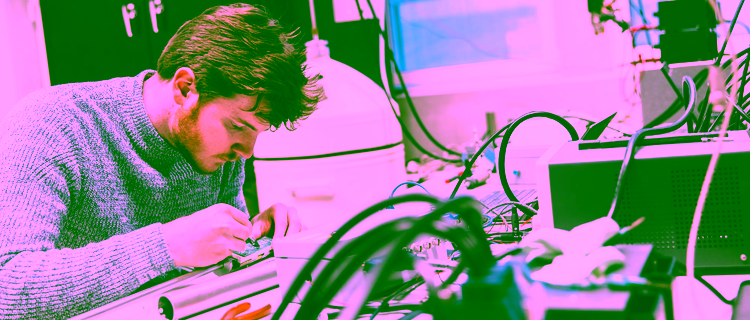Student of the specialisation Biomedical Signals and Systems working on an experiment
