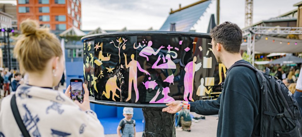 Art installation Connecting Worlds for a Better Future