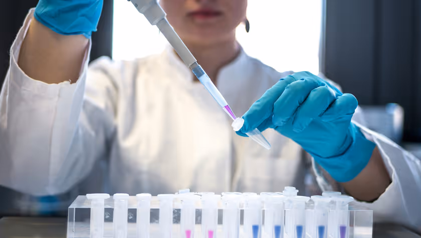ONLY A THIRD OF ELIGIBLE BREAST CANCER PATIENTS RECEIVE A GENE EXPRESSION TEST