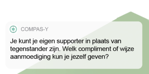 Notificatie van de app Compas-Y. Tekst: Je kunt je eigen supporter in plaats van tegenstander zijn. Welk compliment of wijze aanmoediging kun je jezelf geven?