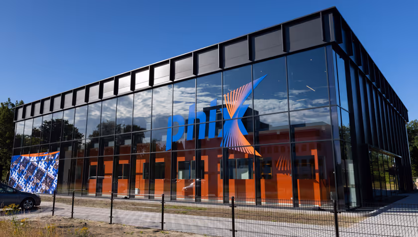 Company visit to PHIX – A glimpse into photonics assembly