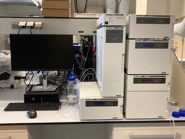 A white machine on a tableAI-generated content may be incorrect.