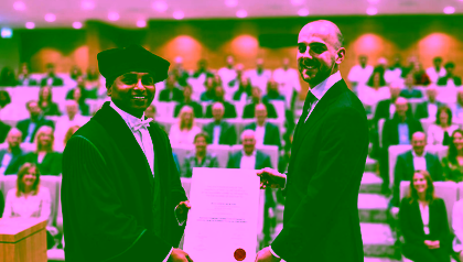 Stijn van der Ham receives his PhD for research on rods in flexible vesicles from promotor Rao Vutukuri, University of Twente