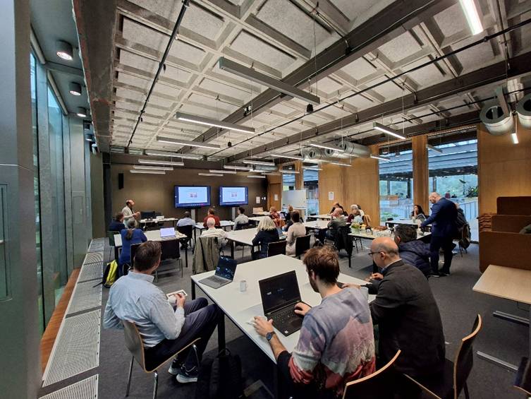 A group of people sitting in a room

AI-generated content may be incorrect.