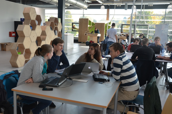 C:\Users\jos\Dropbox\Onderw\BPIL\BPIL 2015-2016\2015-10 UT 3rd SC Hackathon\DSC_6555.JPG