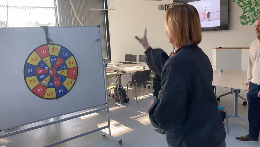 Digitalization directors play Darts at UT